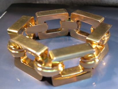 MAUBOUSSIN Paris,
beau bracelet tank en or...