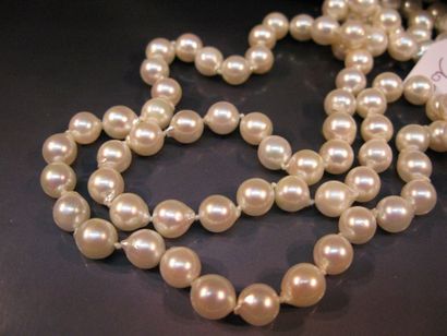 Collier deux rangs de perles de culture (Japon)...