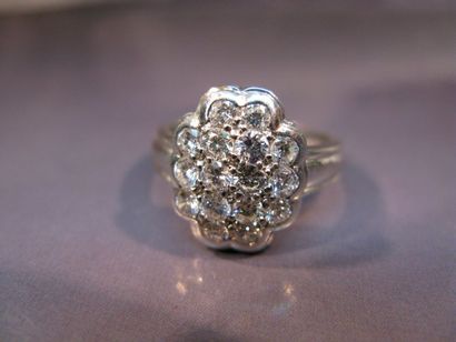 Bague en platine pavée de diamants taille...