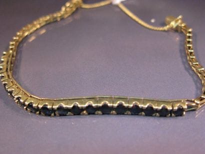 Bracelet en or jaune 14K serti de saphirs...