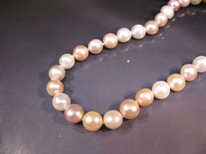 Sautoir de perles de culture rosées, fermoir...