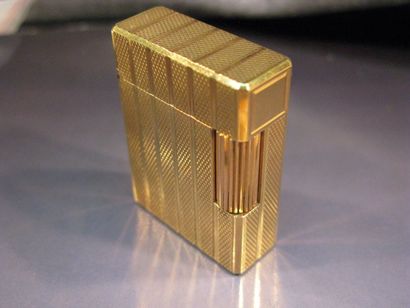 DUPONT,
briquet plaqué or