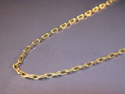 Chaîne en or jaune maille forçat. Poids :...