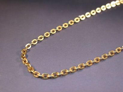 Chaîne en or jaune maille forçat ovale. Poids...