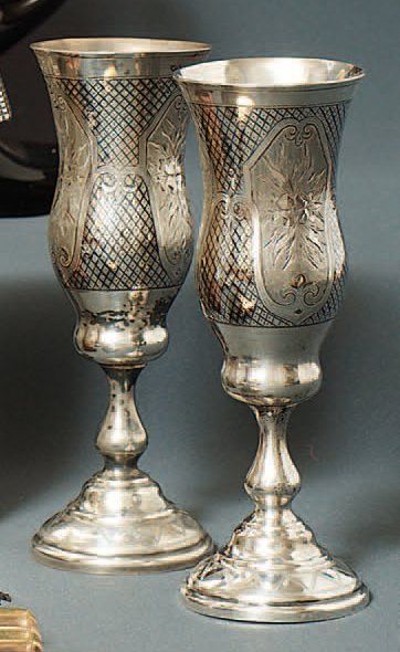 Paire de FLÛTES à CHAMPAGNE en argent et...