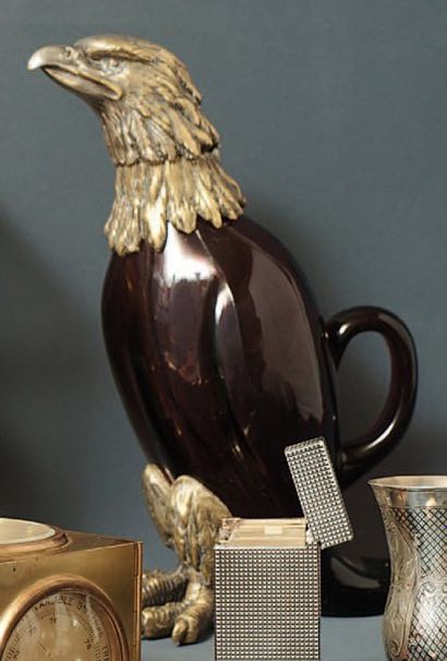 AIGUIÈRE figurant un aigle, le corps en verre...
