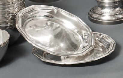 Paire de DESSOUS de BOUTEILLE en métal argenté...