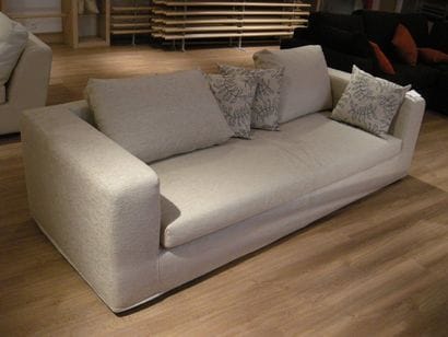 Canapé 3 places Garniture de lainage beige...