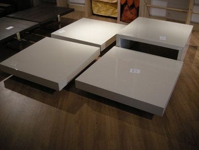 4 Tables basses laquées 90 x 90 cm Modèle...