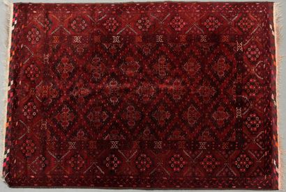 Grand et fin tapis en laine à décor de losanges...