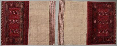 Deux tapis de scelle TCHUVAL. Velours en...