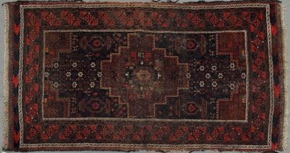 Petit tapis en laine au point noué, à décor...