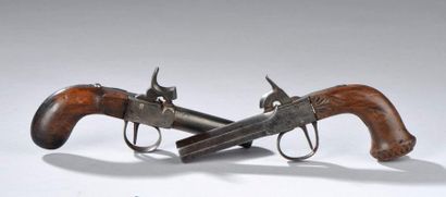 Deux pistolets en bois et acier. XIXe si...