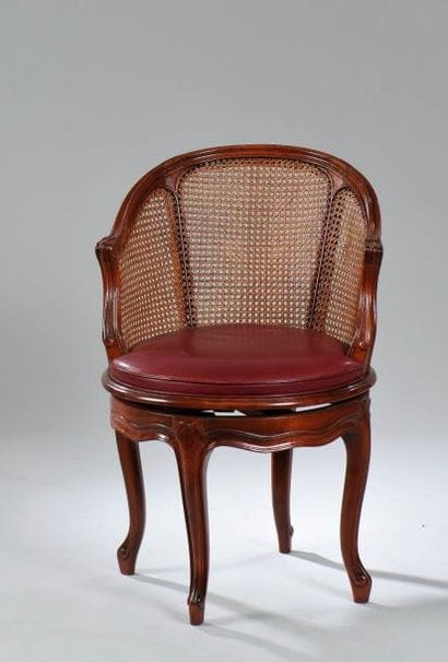 Fauteuil de bureau en hêtre mouluré teinté,...