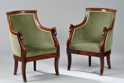 Paire de bergères gondole en acajou. Les...