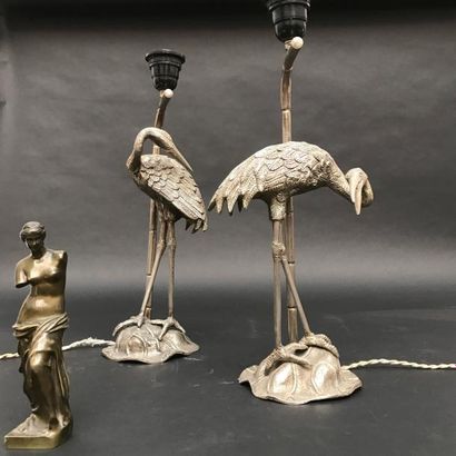 Paire de pieds de lampe en métal argenté...