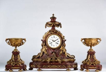 Importante garniture de cheminée en marbre...