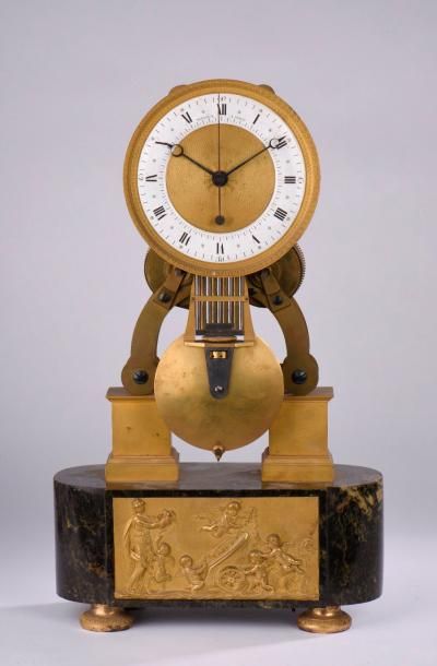 Grande pendule squelette en laiton et bronze....