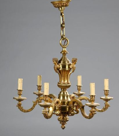 Lustre en bronze ciselé et doré à six bras...
