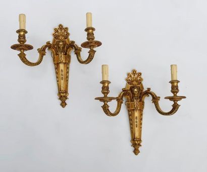 Paire d’appliques en bronze ciselé et doré...