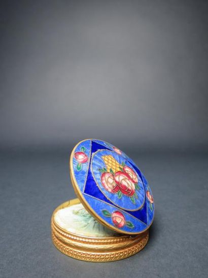 Travail français (années 1920)
Petit poudrier...