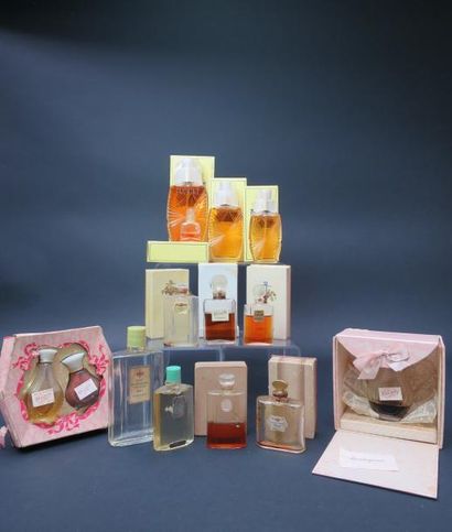 HOUBIGANT
Treize flacons dont onze avec coffret,...