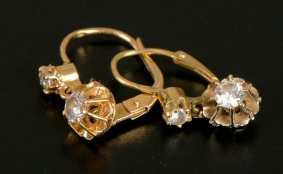 Paire de boucles d'oreille en or jaune 18K...