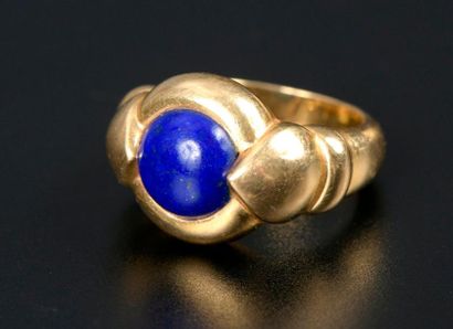 Bague chevalière en or jaune 18K, le chaton...