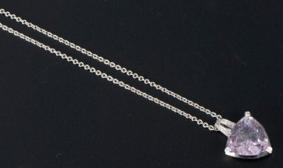 Pendentif triangulaire en or gris 18K serti...