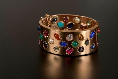 Bracelet manchette ouvrant en or jaune 18K...