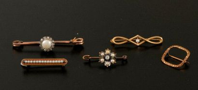 Deux broches-barrette en or jaune 18K et...