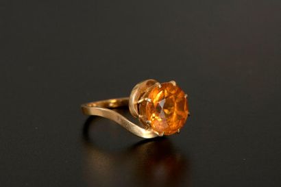 Bague tourbillon en or jaune 18K sertie d'un...