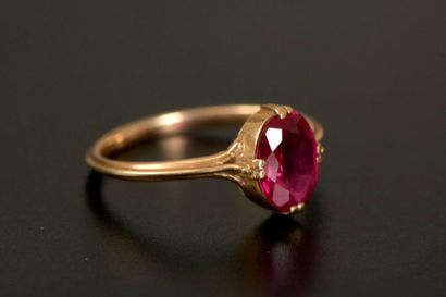 Bague en or jaune 18K sertie d'une pierre...