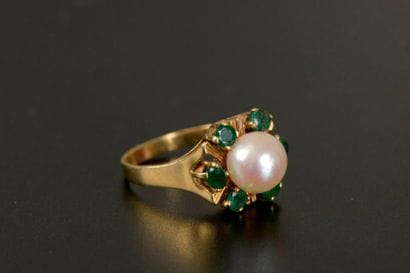 Bague marguerite en or jaune 18K centrée...