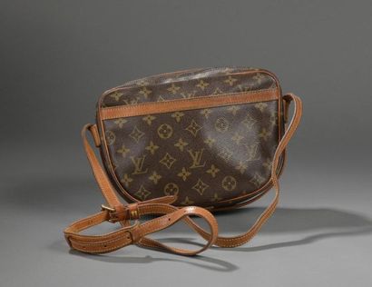 Louis VUITTON. 

Sac à main modèle 