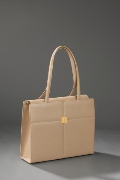 Yves SAINT LAURENT.

Sac à main porté épaule...
