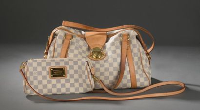 Louis VUITTON.

Sac à main porté épaule en...