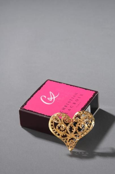Christian LACROIX. 

Broche cœur en métal...