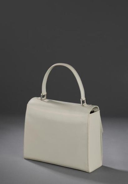 Yves SAINT LAURENT.

Sac porté main en cuir...