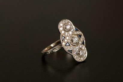 Bague marquise en or gris 18K et platine....