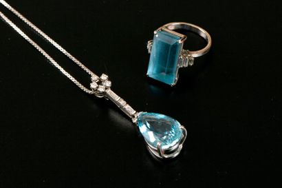 Pendentif en or gris 18K serti de deux diamants...
