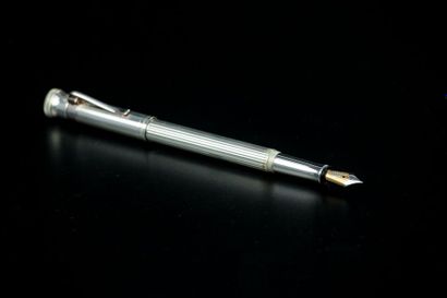 FABER-CASTEL 

Stylo plume en argent, le...