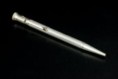 FABER-CASTEL 

Stylo bille en argent, le...