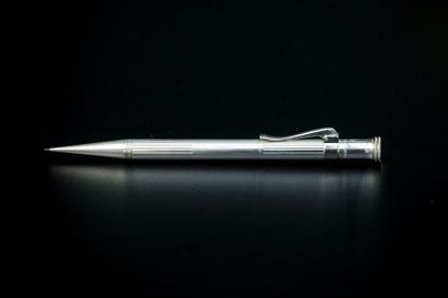 FABER-CASTEL 

Porte-mine en argent, le corps...