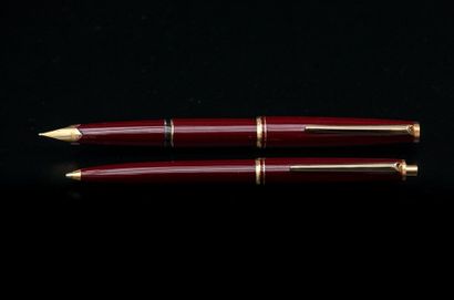 MONTBLANC
Parure comprenant un stylo plume,...