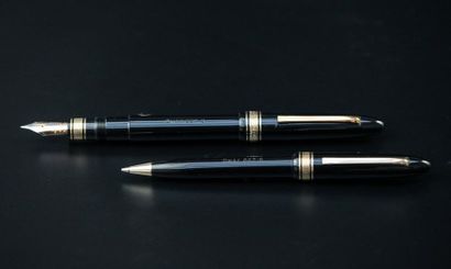 OMAS 
Parure comprenant un stylo bille et...