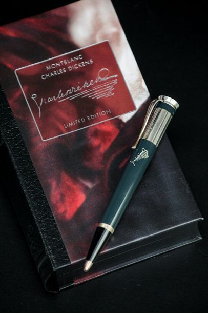 MONTBLANC
Stylo bille modèle 