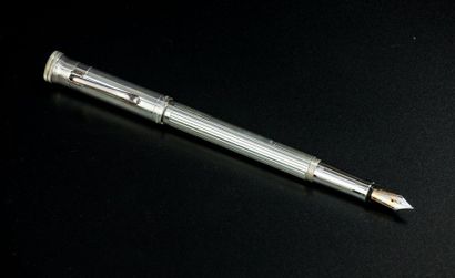 FABER-CASTEL 

Stylo plume en argent, le...