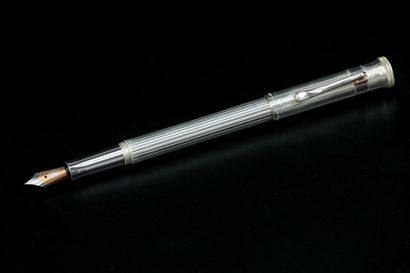 FABER-CASTEL 

Stylo plume en argent, le...