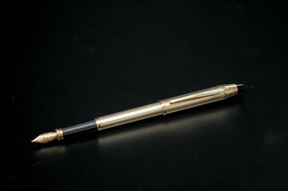 CROSS
Stylo plume en plaqué or, la plume...
